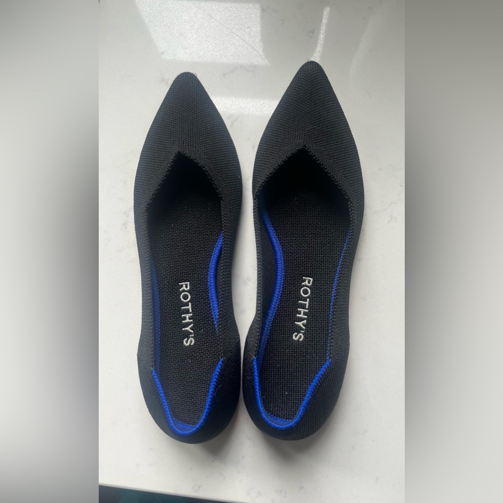 Black Rothy’s Flats